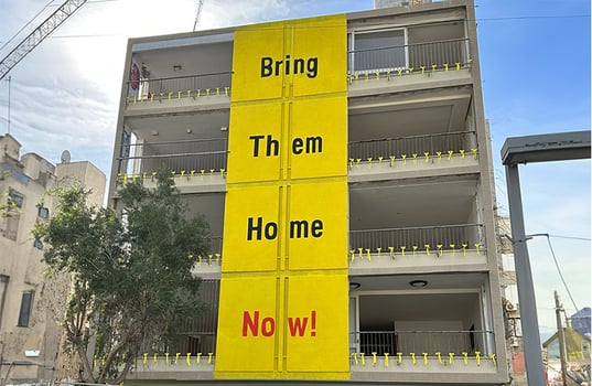 מייצג הזדהות עם משפחות החטופים, צילום: י.ח דמרי